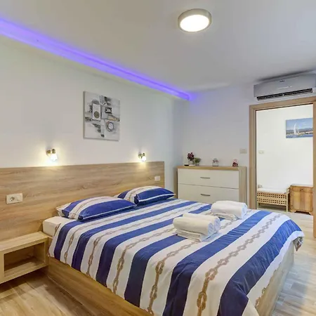 In 30426 Semesterbostad Novi Vinodolski